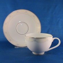 Load image into Gallery viewer, Villa 5 Piece Place Setting by Gorham