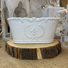 Load image into Gallery viewer, 20oz Marquis Candle Queen of Bourbon