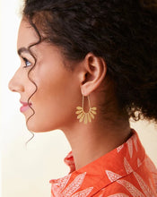 Load image into Gallery viewer, Palmetto Hoop Earrings Gold