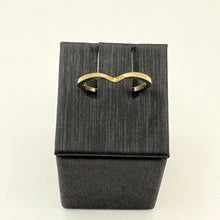 Load image into Gallery viewer, Gold Contour V-Notch Wedding Band