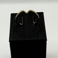 Load image into Gallery viewer, Gold Contour V-Notch Wedding Band