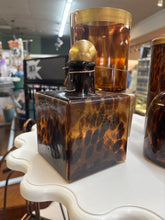 Load image into Gallery viewer, Square Tortoise Decanter