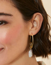 Load image into Gallery viewer, Loopy Hoop Earrings Pearl