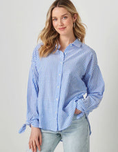 Load image into Gallery viewer, Relaxed Sear Sucker Shirt, Blue