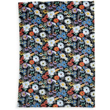 Load image into Gallery viewer, Daisies Plush Throw Blanket