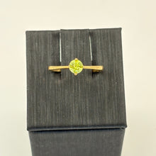 Load image into Gallery viewer, Peridot Ring