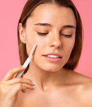 Load image into Gallery viewer, Lemon Lavender Fuzz Off Dermaplaner Facial Razor