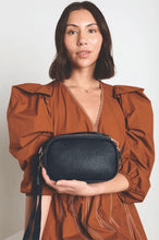 Load image into Gallery viewer, Sky Dual Zip Crossbody- Black