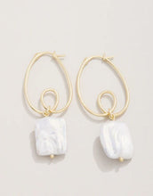 Load image into Gallery viewer, Loopy Hoop Earrings Pearl